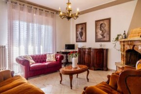 Toscana Luminoso Appartamento con 2 grandi camere, giardino e posto auto privato Cecina